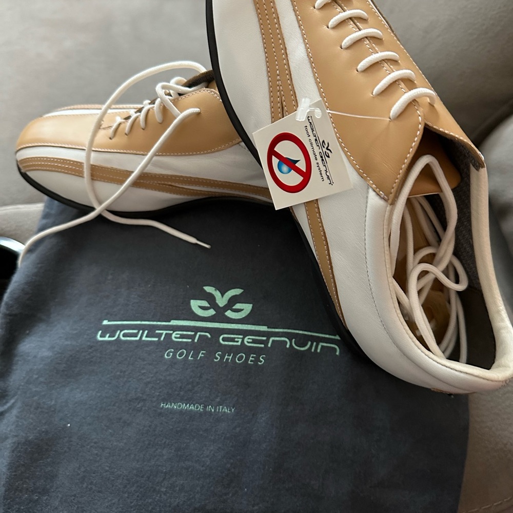 Tennis shoes